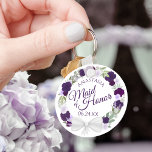 Paars en plum Floral Wreath Maid of Honor Wedding Sleutelhanger<br><div class="desc">Deze sleutelhanger is ontworpen als een dankbetuiging voor de Maid of Honor op je bruiloft. Het elegante boho-schitterende ontwerp is een roesterig handbeschilderd waterverf met een breed scala aan rozen en bloemen in tinten van paars, viool, pruimen en lavendel. De tekst wordt geschreven in elegante manuscriptbrieven, en er is ruimte...</div>