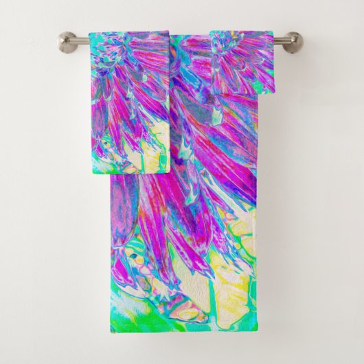 Paars en Robin's Egg Blue Decorative Dahlia Bad Handdoek (Insitu)