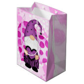 Paars en roze pokstip Valentijn Gnome Medium Cadeauzakje (Achterkant Gekanteld)
