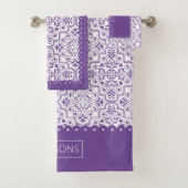 Paars en wit demaspatroon, gescallopeerde randen bad handdoek (Insitu)