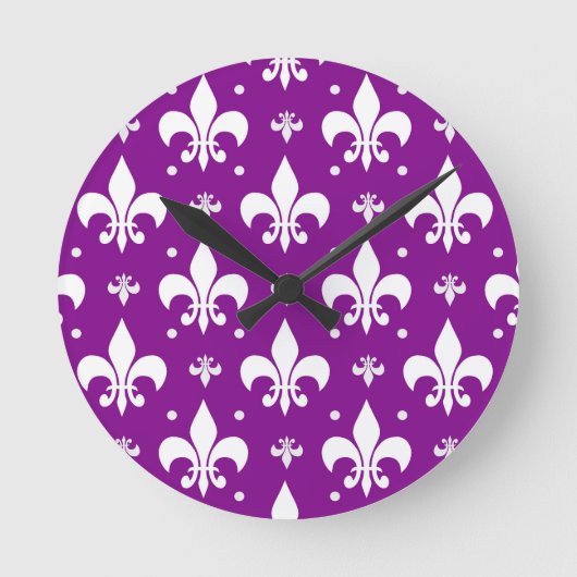 Paars en wit Fleur-de-lis ontwerp Ronde Klok (Voorkant)