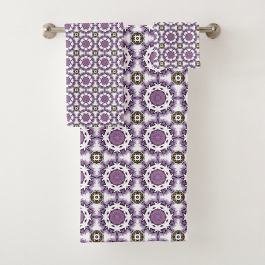 Paars en wit geometrisch mandala patroon Handdoek (Insitu)