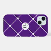Paars en wit gestreept ontwerp fancy U initiaal iPhone 15 Case (Achterkant horizontaal)