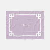 Paars en Wit Griekse Sleutel Monogram Fleece Deken (Voorkant (Horizontaal))