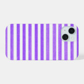 Paars en witte streep iPhone 15 case (Achterkant horizontaal)