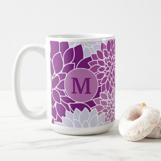 Paars Floral Dahlia Pattern Monogrammed Initiaal Koffiemok (Met donut)