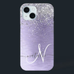 Paars geborsteld metaal Silver Glitter Monogram Na iPhone 15 Case<br><div class="desc">Pas dit trendy ontwerp van de telefoonbehuizing eenvoudig aan met  zilveren mousserende glitter op een paarse geborstelde metalen achtergrond.</div>