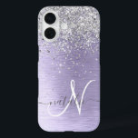 Paars geborsteld metaal Silver Glitter Monogram Na iPhone 16 Hoesje<br><div class="desc">Pas dit trendy ontwerp van de telefoonbehuizing eenvoudig aan met  zilveren mousserende glitter op een paarse geborstelde metalen achtergrond.</div>