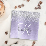 Paars geborsteld metaal Silver Glitter Monogram Na Glazen Onderzetter<br><div class="desc">Pas dit trendy onderzetter van glasscherven eenvoudig aan met  zilvervormend glitter op een paarse geborstelde metalen achtergrond.</div>