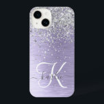 Paars geborsteld metaal Silver Glitter Monogram Na iPhone 14 Hoesje<br><div class="desc">Pas dit trendy ontwerp van de telefoonbehuizing eenvoudig aan met  zilveren mousserende glitter op een paarse geborstelde metalen achtergrond.</div>