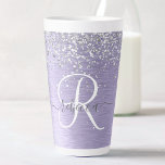 Paars geborsteld metaal Silver Glitter Monogram Na Latte Mok<br><div class="desc">Pas dit trendy,  latte mok met  zilveren mousserende glitter gemakkelijk aan op een paarse geborstelde metalen achtergrond.</div>