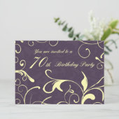 Paars geel 70e verjaardag Uitnodigingskaarten Kaart (Staand voorkant)