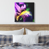 Paars gekruiste Iris Flower Petal Canvas Afdruk (Insitu (Slaapkamer))