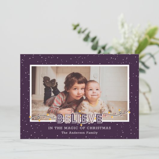 Paars geloven in de kerstkaarten voor de magische  feestdagenkaart (Staand voorkant)