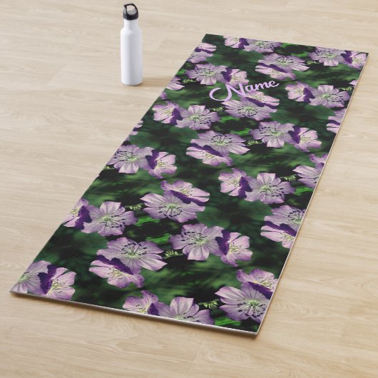Paars Geranium Flower Pattern, gepersonaliseerd Yogamat (In situ)