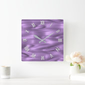 Paars gezicht met witte cijfers vierkante klok (Huis)