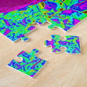 paars gezicht op groene puzzel legpuzzel (Zijkant)