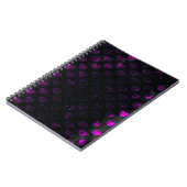 Paars glanzend hart op zwart notitieboek (Linkerzijde)