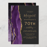 Paars Gold Agate Dark 70th Birthday Party Kaart<br><div class="desc">De linkerrand van deze elegante,  moderne verjaardagsfeestelijke uitnodiging is voorzien van een paarse waterverf-agatgrens die is getrimd met gouden faux glitter. De aanpasbare tekst combineert goudkleurige handschrift-,  copperplate- en cursieve lettertypen op een zwarte leisteenachtergrond. De achterzijde is voorzien van een passend paars en goudvormig ontwerp.</div>