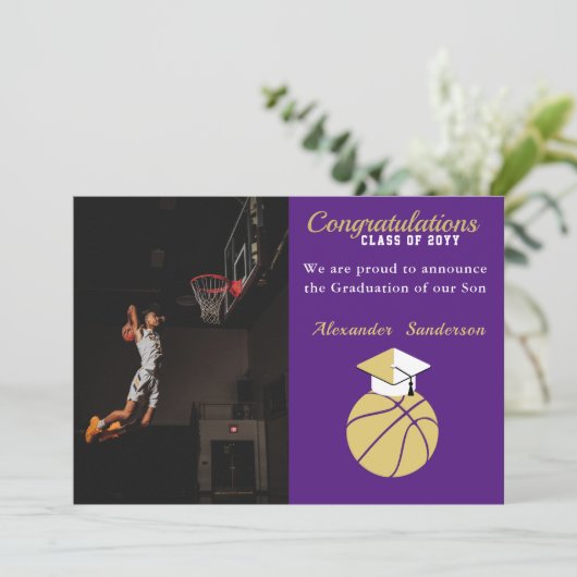 Paars Gold Basketball afstuderen Aankondiging (Staand voorkant)