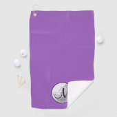 Paars golfhanddoek met op maat gemaakt monogram, e (Insitu)