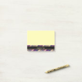 Paars, goud en blauw tartan post-it® notes (Op bureau)