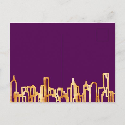 Paars goudfeest skyline-uitnodiging briefkaart (Achterkant)