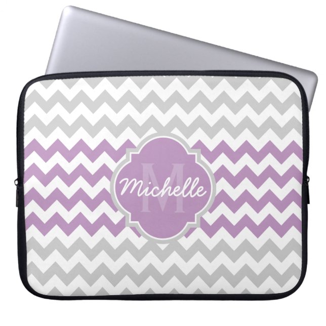 Paars Gray Chevron Pattern Quatrefoil Monogram Laptop Sleeve (Voorkant)