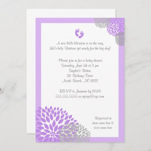 Paars grijs Dahlia Baby shower uitnodigen met voet Kaart (Voorkant / Achterkant)