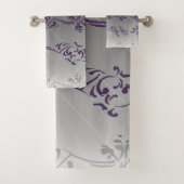 Paars grijs gradiënt gestreept Floral Leaf Pattern Bad Handdoek (Insitu)