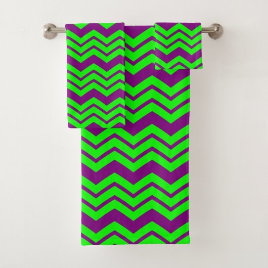 Paars Groen Chevron Zigzag Design Bad Handdoek (Insitu)
