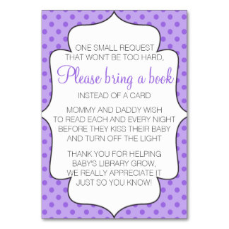 Paars halen een boek in plaats van een creditcard  kaart