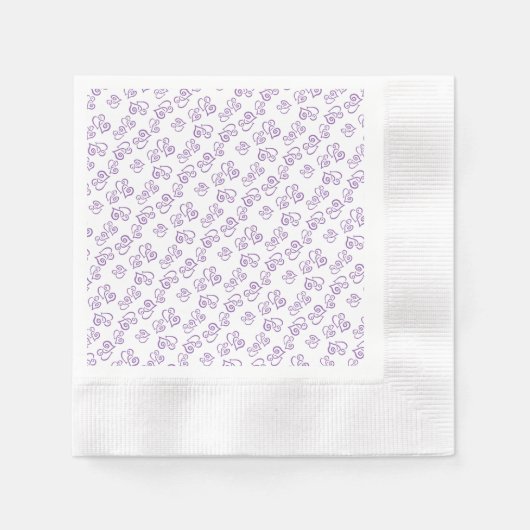 Paars hartpatroon met schakels over witte servette servet (Voorkant)
