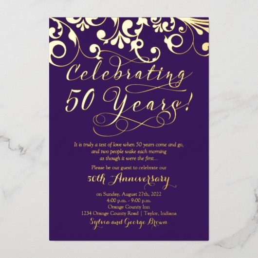 Paars Jubileum voor 50ste bruiloft Folie Uitnodiging (Voorkant)