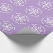 Paars kerstpapier met sneeuwvlokken cadeaupapier (Hoek)