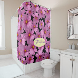 Paars kosmos-ventilatorontwerp op een zwarte achte douchegordijn