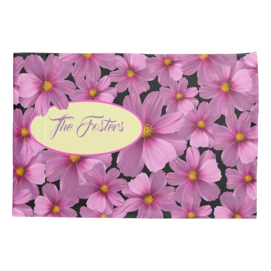 Paars kosmos-ventilatorontwerp op een zwarte achte kussensloop (Achterkant)