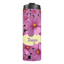 Paars kosmos-ventilatorontwerp op een zwarte achte thermosbeker