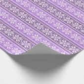 Paars lavender Snowflake Knit Sweater Pattern Cadeaupapier (Hoek)