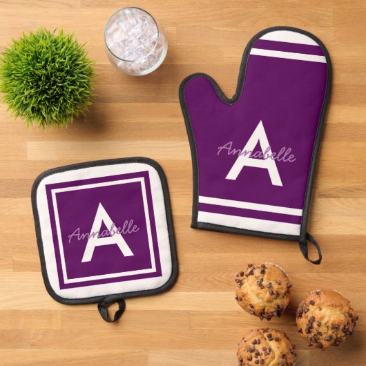 Paars monogram op persoonlijke titel ovenwant & pannenlap set (Top down)