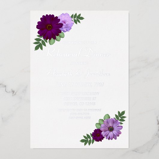 Paars Peony Floral Rehearsal Dinner Folie Uitnodiging (Voorkant)