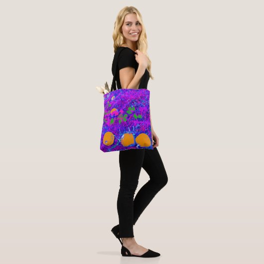 Paars pompoenveld in Pop Art Style Tote Bag (Op model)