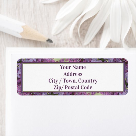 Paars pruimen en groen gepatterd etiket (Insitu)