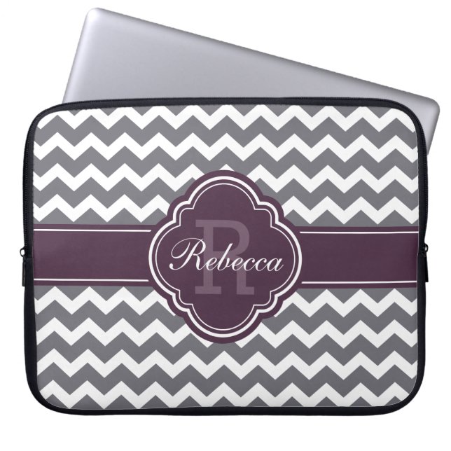 Paars Quatrefoil Monogram Gray Chevron Pattern Laptop Sleeve (Voorkant)