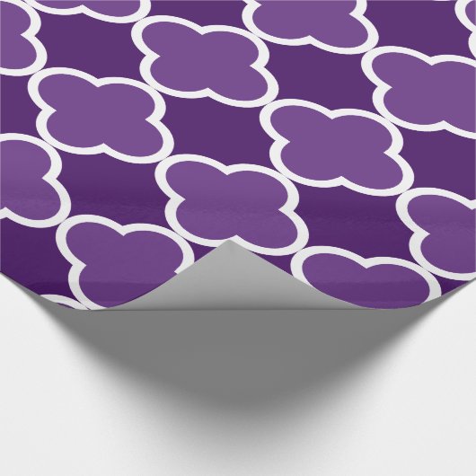 Paars quatrefoliepatroon cadeaupapier (Hoek)