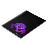 Paars Roos met waterdruppels op zwarte achtergrond Notitieboek (Linkerzijde)