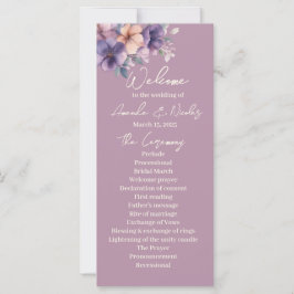 Paars, roze bloemen op het huwelijksprogramma