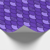 Paars schaalpatroon met glittereffect cadeaupapier (Hoek)