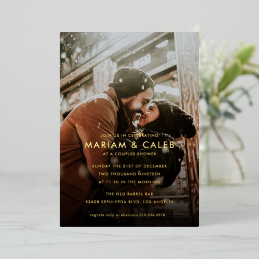 Paar's Shower Photo Engagement Party Gold Folie Uitnodiging (Staand Voorkant)