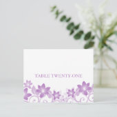 Paars Simple Floral Table Number Briefkaart (Staand voorkant)